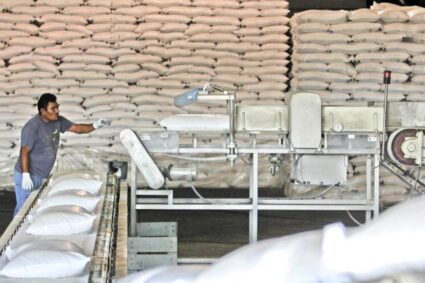 En México prohíben importación de azúcar para frenar caida de precios del rubro