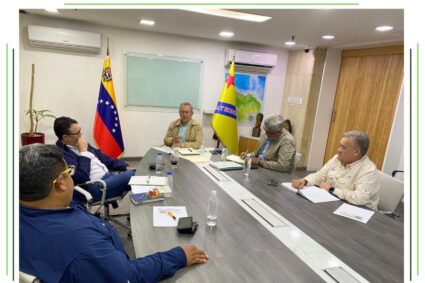 Ministro Julio León Heredia recibió en su despacho a comitiva de Fesoca